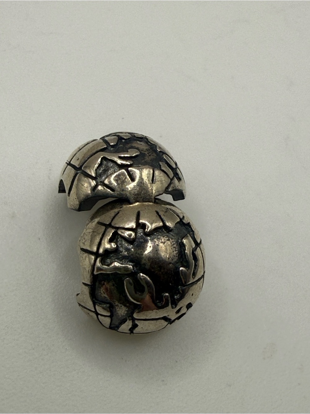 Pandora World Globe Safety Clip